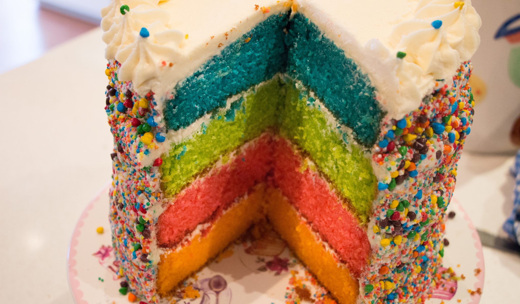 Rainbow cake anniversaire - Cookinov