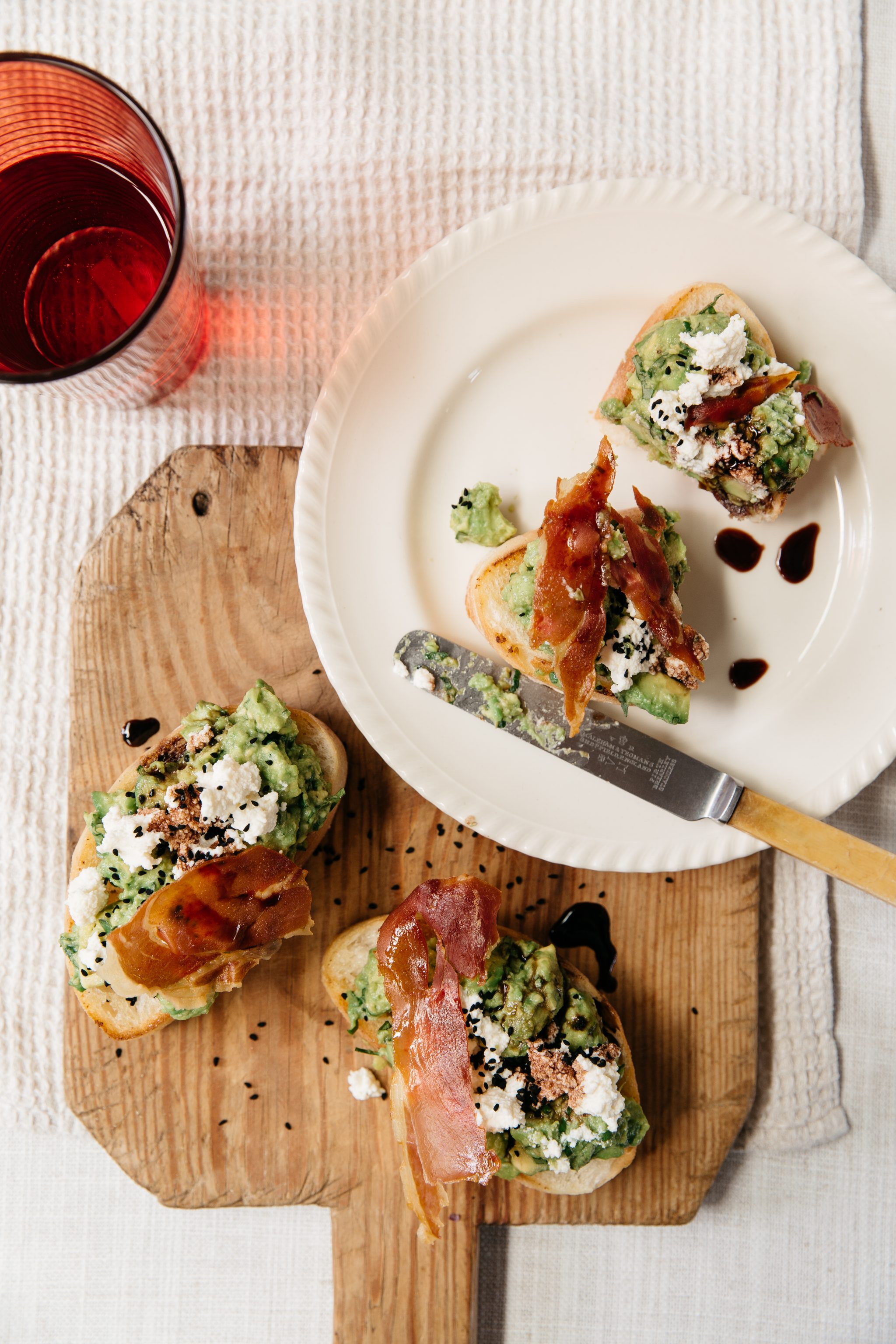 Smashed avo on sourdough with pesto and cumin seeds – Avowest Avocados